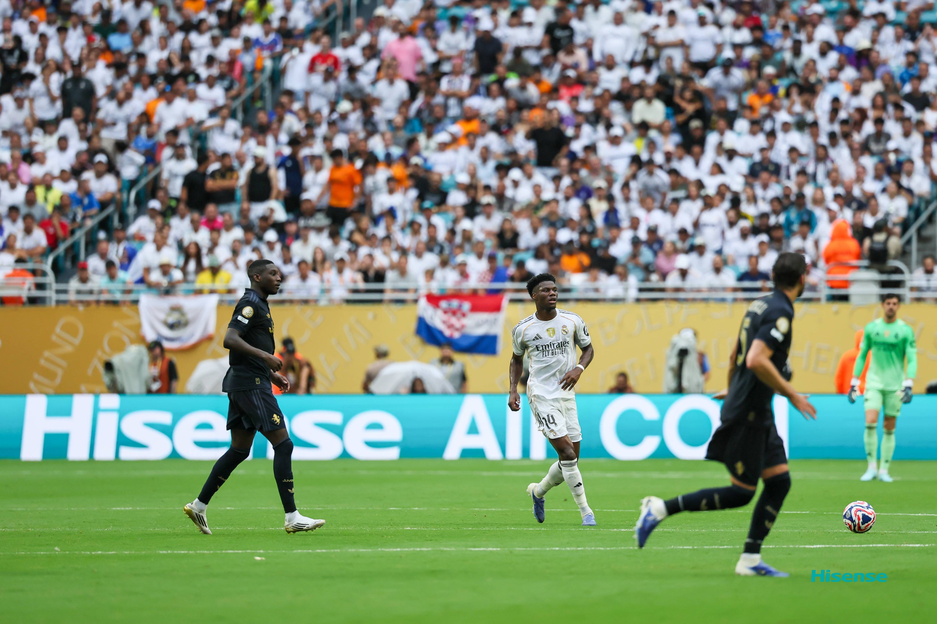  姆巴佩巅峰对决，梅西与40激战巴黎圣日耳曼分钟，精彩发挥胜负难料！-开云体育最新排名